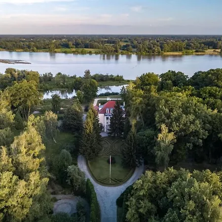 Palac W Smoszewie מלון Smoszewo